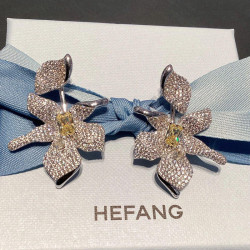 HEFANG何方白鳶尾純銀耳釘女日韓小衆設計簡約花朵方糖彩寶耳墜潮