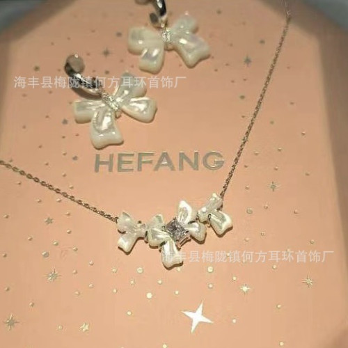 HEFANG何方白貝母蝴蝶結鎖骨鏈原創設計輕奢優雅高級感生日禮物