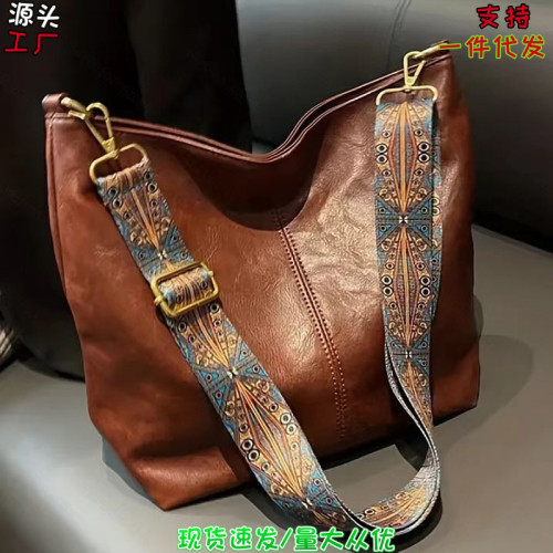 大容量跨境包包女2025春夏新款復古寬帶單肩斜挎包質感通勤水桶包