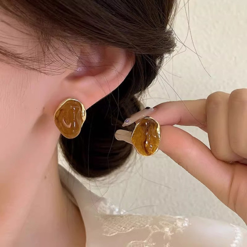 美拉德琥珀色復古港風耳圈女輕奢高級感小衆鞦鼕耳環2024新款耳飾