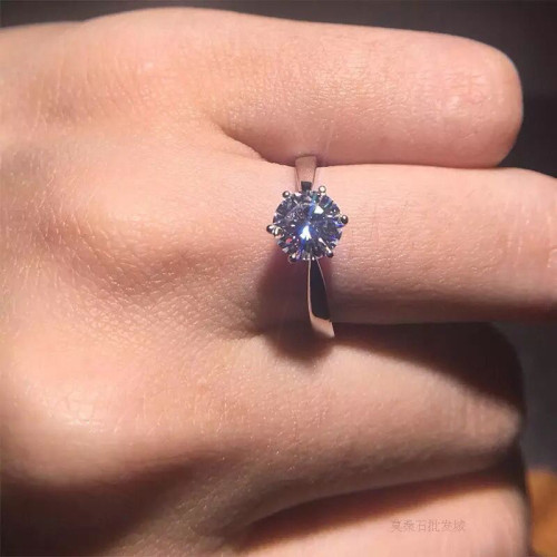 新品六爪1克拉鑽石仿真鑽戒莫桑石戒指女pt950鉑金結婚情侶對戒