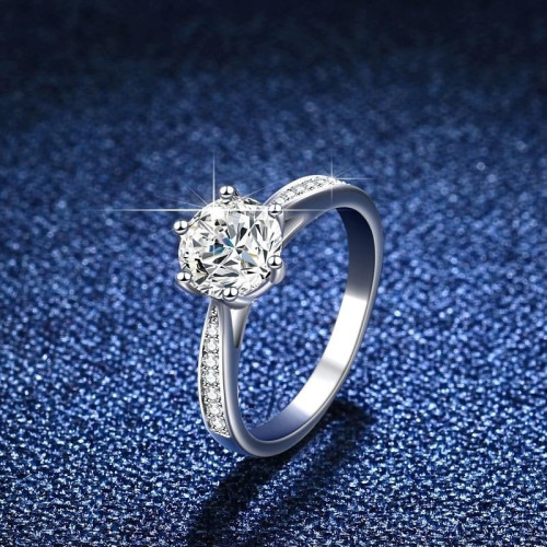 白金時尚莫桑石經典六爪鑽戒女一克拉戒指真金仿真鑲鑽婚戒婚嫁潮