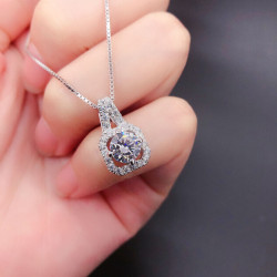 【新品特賣】進口莫桑鑽PT950白金方鑽莫桑石項鍊鑽石女豪華氣質