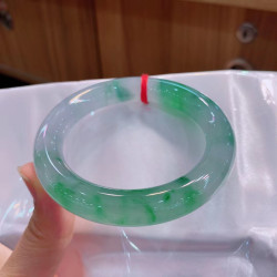 天然緬甸冰種飄綠花翡翠玉手鐲子晴水老坑圓條翡翠手鐲少女款