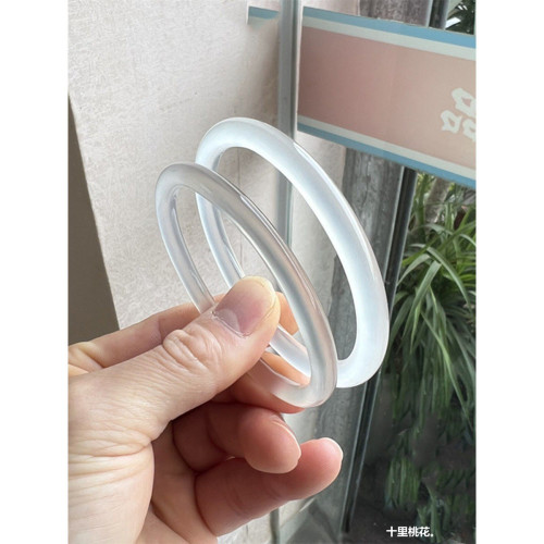 天然細白冰瑪瑙手鐲少女多款原礦色玉石玉髓手鐲子叮噹手鐲寬6mm