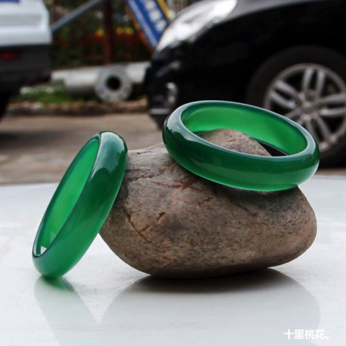 天然綠玉髓瑪瑙手鐲帝王綠女款瑪瑙滿綠色冰種手鐲綠瑪瑙