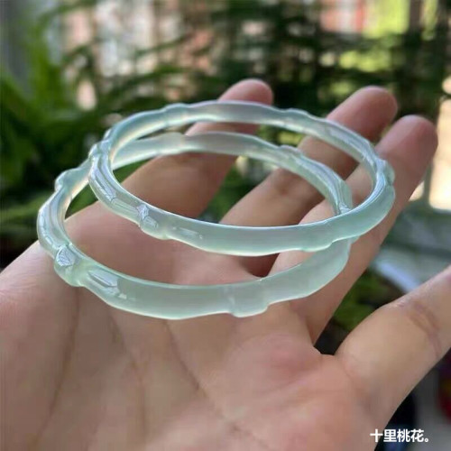 女款淺綠色節節遠山玉髓竹節手鐲黛油青綠冰種禮玉鐲【瑪瑙】