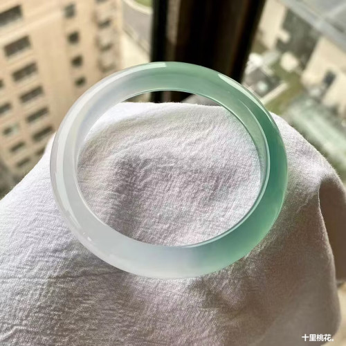 時尚新款遠山黛油青綠玉髓正圈手鐲瑪瑙半山半水玉石鐲子