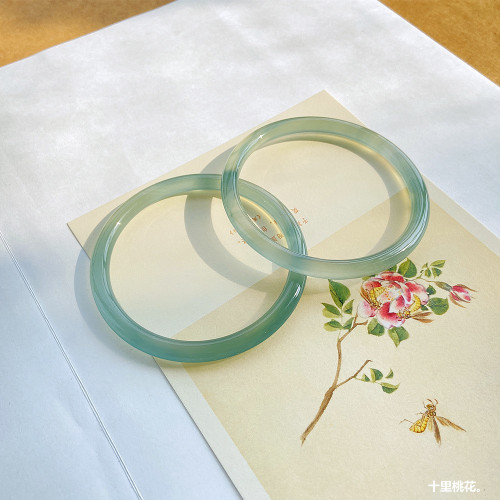 【】天然冰翠瑪瑙細圓條手鐲油青色美人鐲女款玉石鐲子叮噹鐲