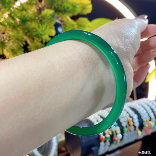 冰種綠玉髓手鐲高冰帝王綠叮噹鐲女款滿綠翡翠色瑪瑙玉石鐲子