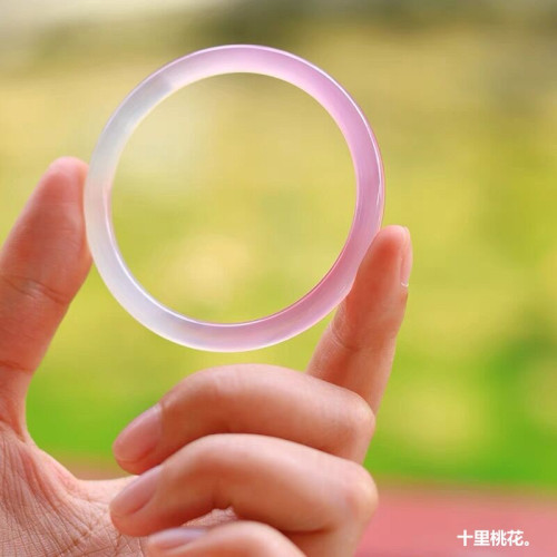 【】半粉半白瑪瑙手鐲女天然粉玉髓玉鐲少女款水蜜桃粉叮噹鐲