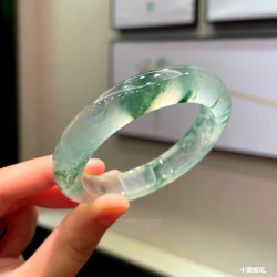 天然緬甸冰種翡翠飄花正圈玉鐲子天然冰透飄綠花翡翠手鐲女款