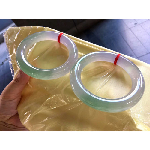 天然緬甸冰種翡翠手鐲圓條春彩玻璃種飄綠玉鐲子老坑貴妃手鐲