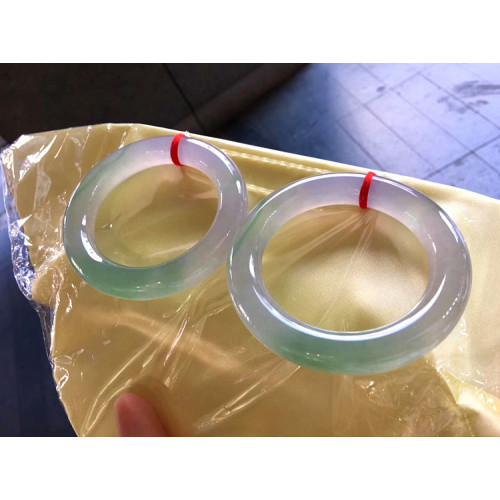 天然緬甸冰種翡翠手鐲圓條春彩玻璃種飄綠玉鐲子老坑貴妃手鐲